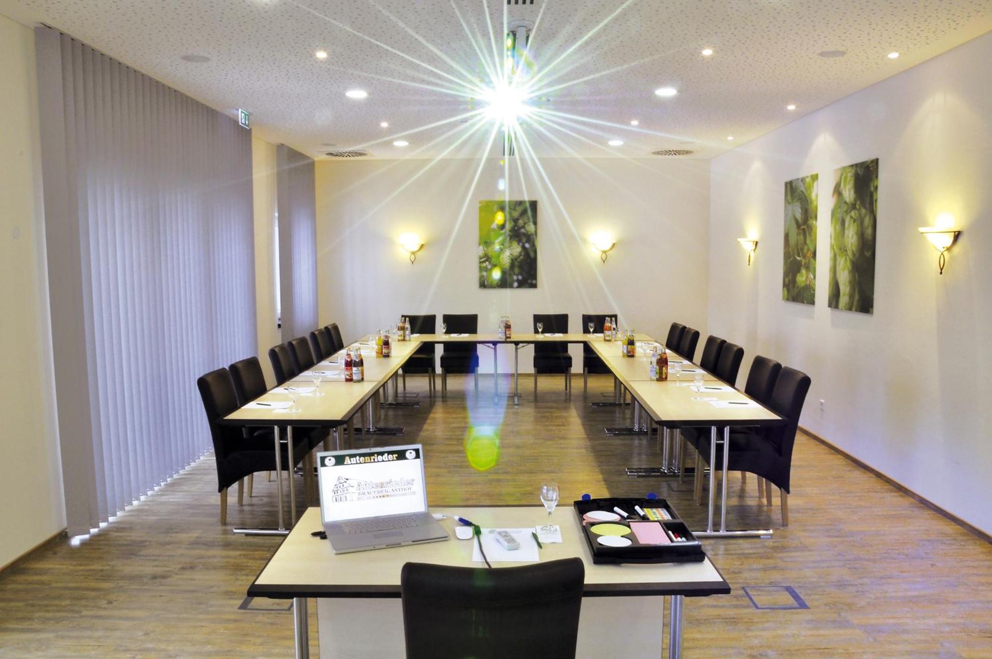 Autenrieder Brauereigasthof Ichenhausen Bagian luar foto